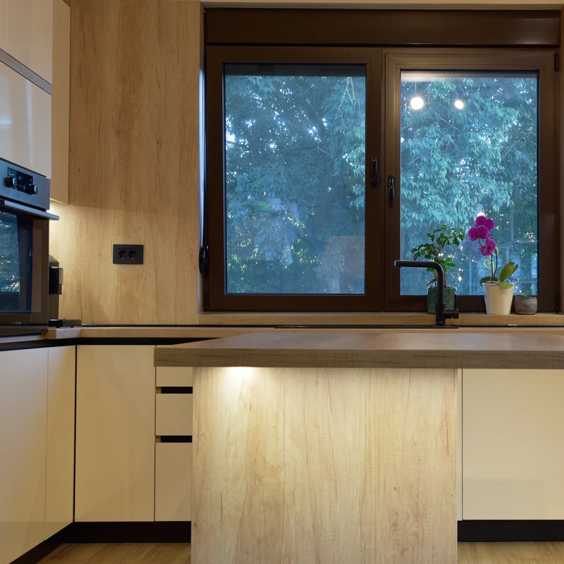 moderna enterijer84 kuhinja