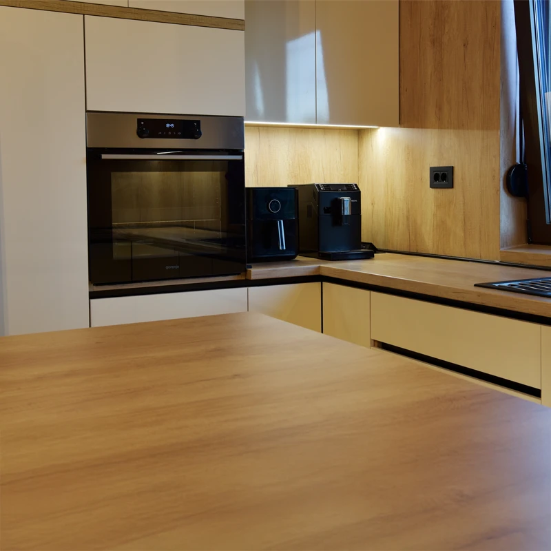 e84-kuhinja-po-meri 3