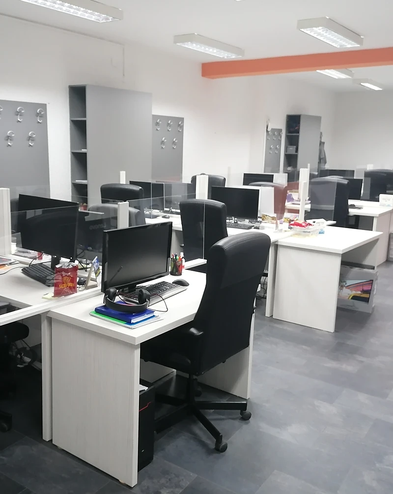 enterijer84 opremanje poslovnog prostora stolovi